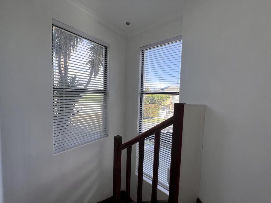 To Let 3 Bedroom Property for Rent in West Beach Western Cape
